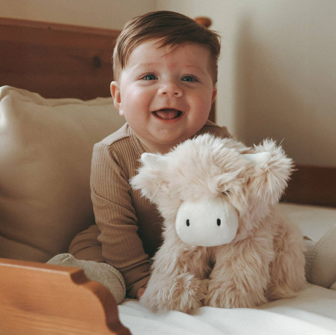 hilda the highland cow || beige
