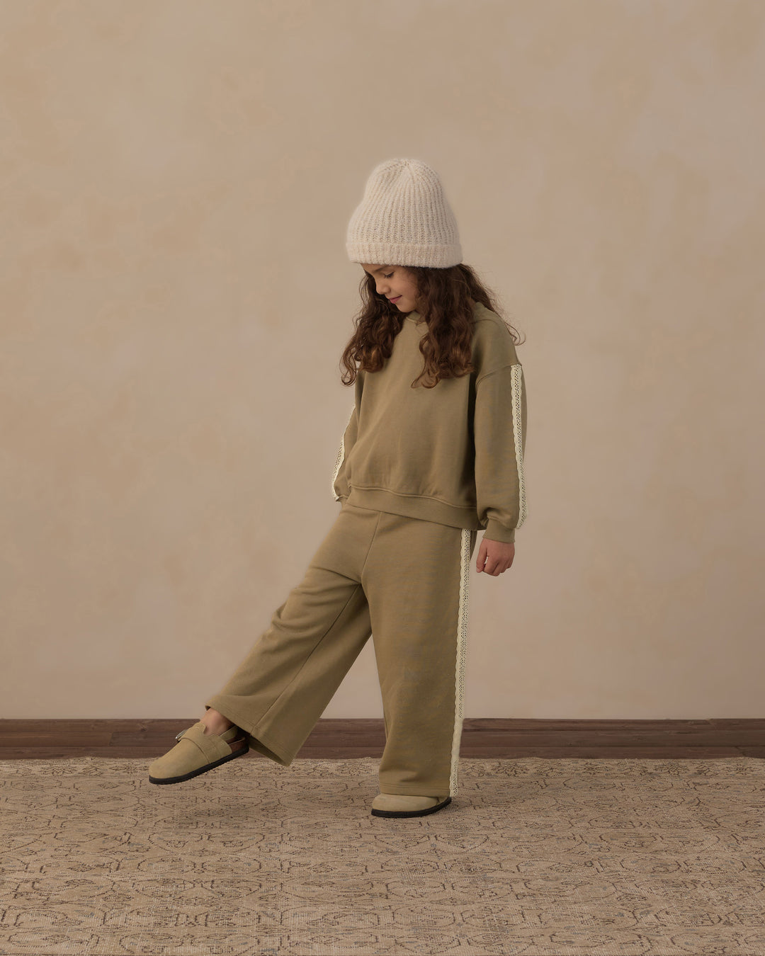 wide leg sweatpants || olive