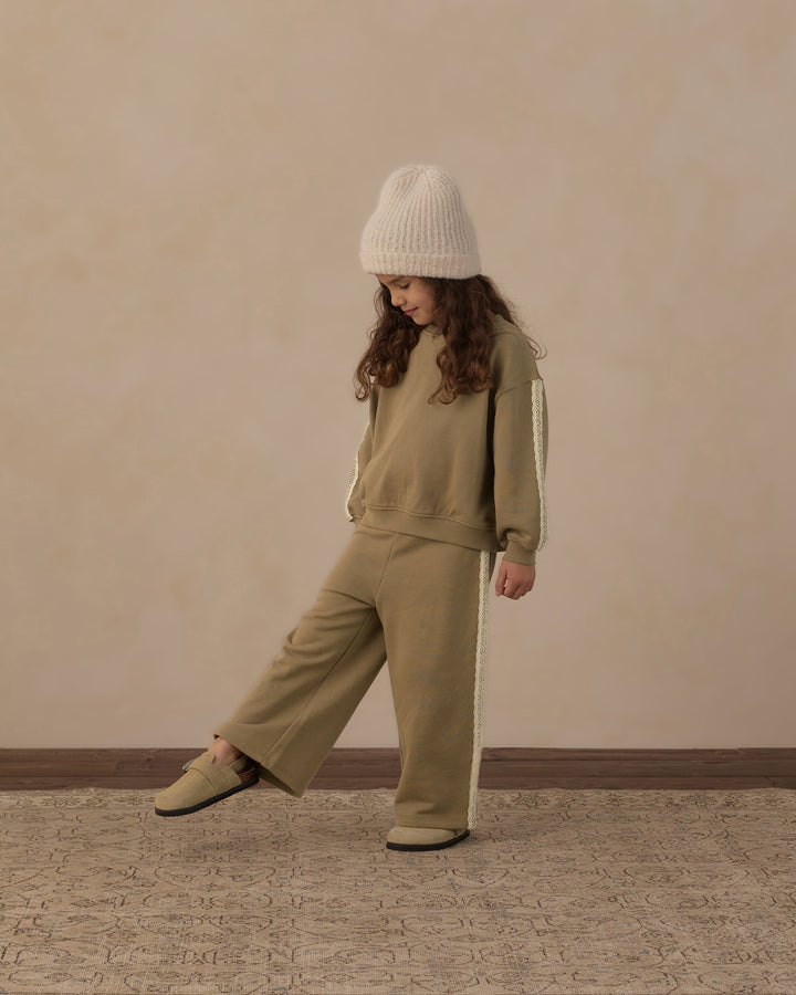 wide leg sweatpants || olive