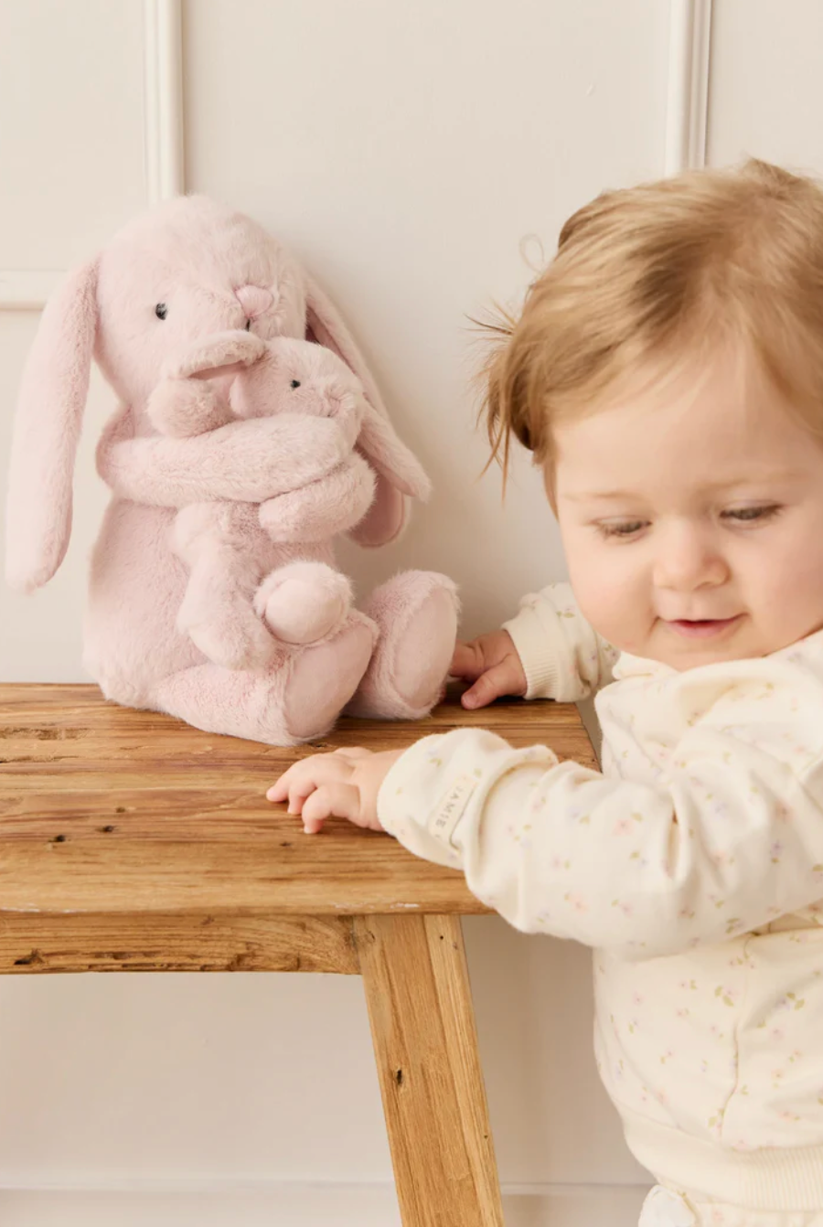 SNUGGLE BUNNIES || FRANKIE THE HUGGING BUNNY
