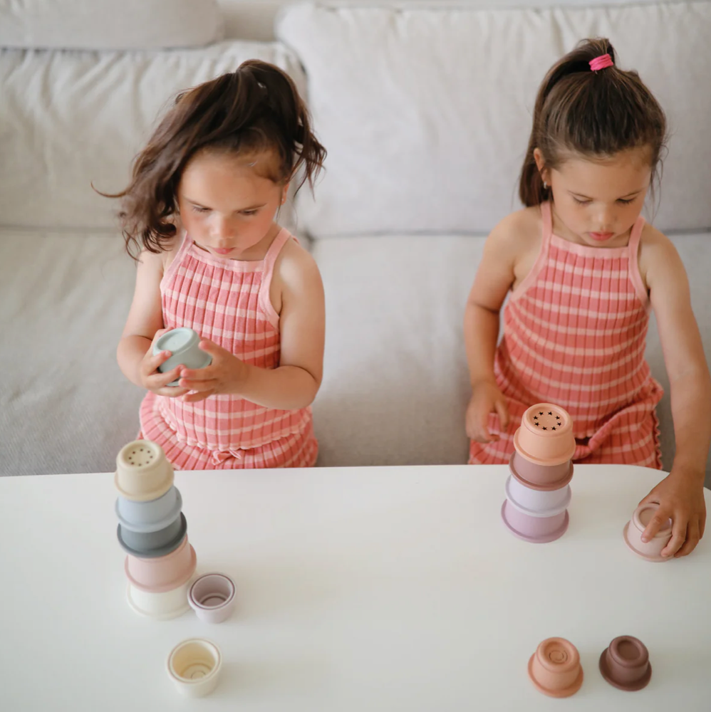 STACKING CUPS TOY