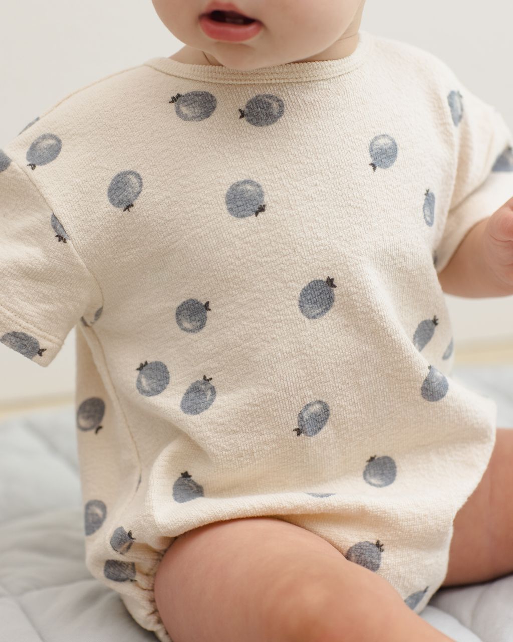 RELAXED SHORT SLEEVE BUBBLE ROMPER || BLUEBERRIES