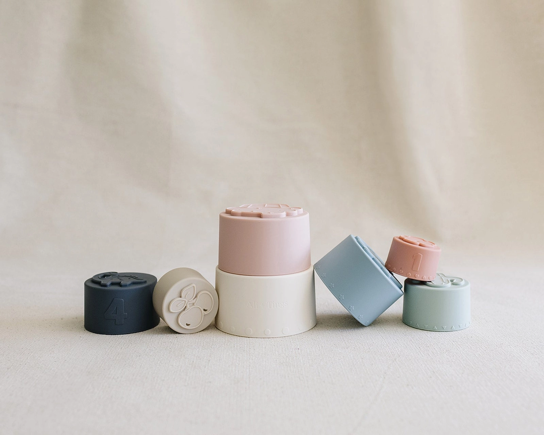 STACKING CUPS