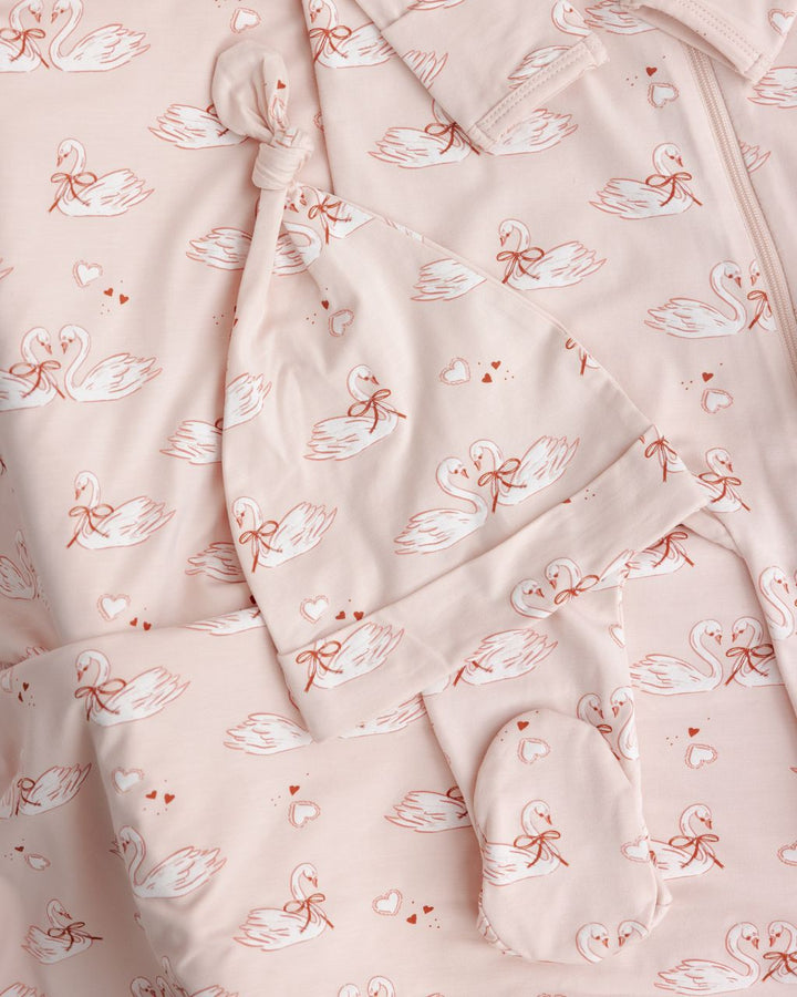 BAMBOO SWADDLE + KNOTTED HAT || SWANS