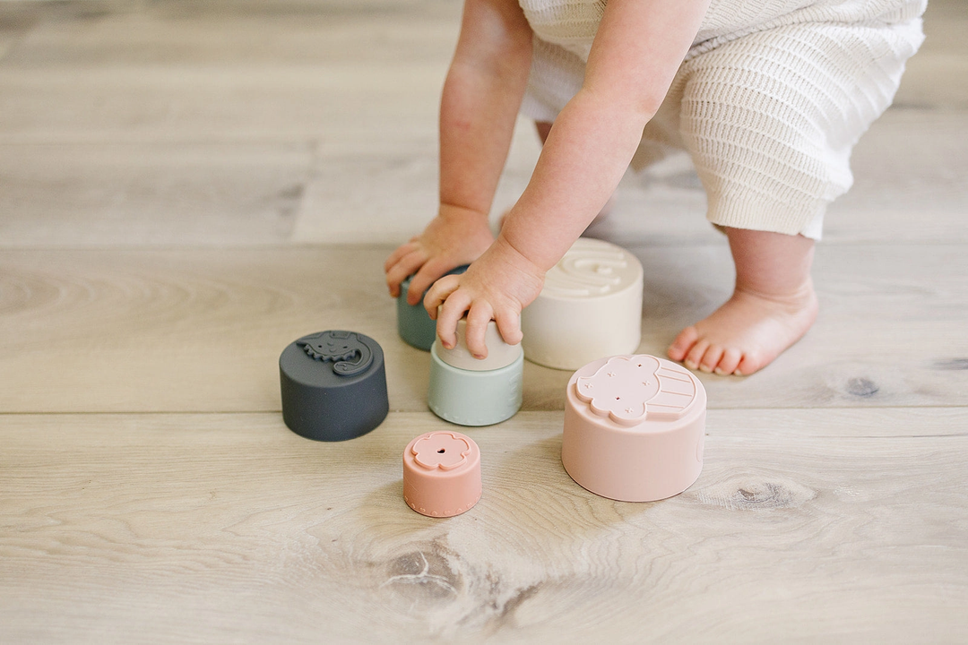 STACKING CUPS