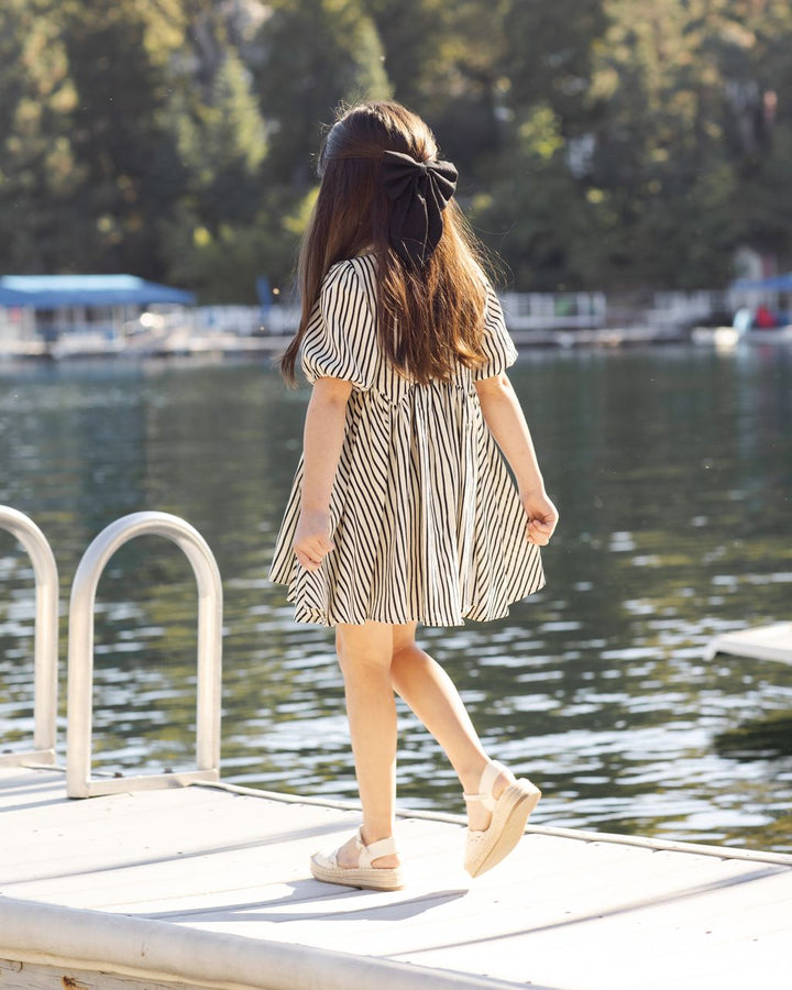 OVERSIZED BOW || BLACK