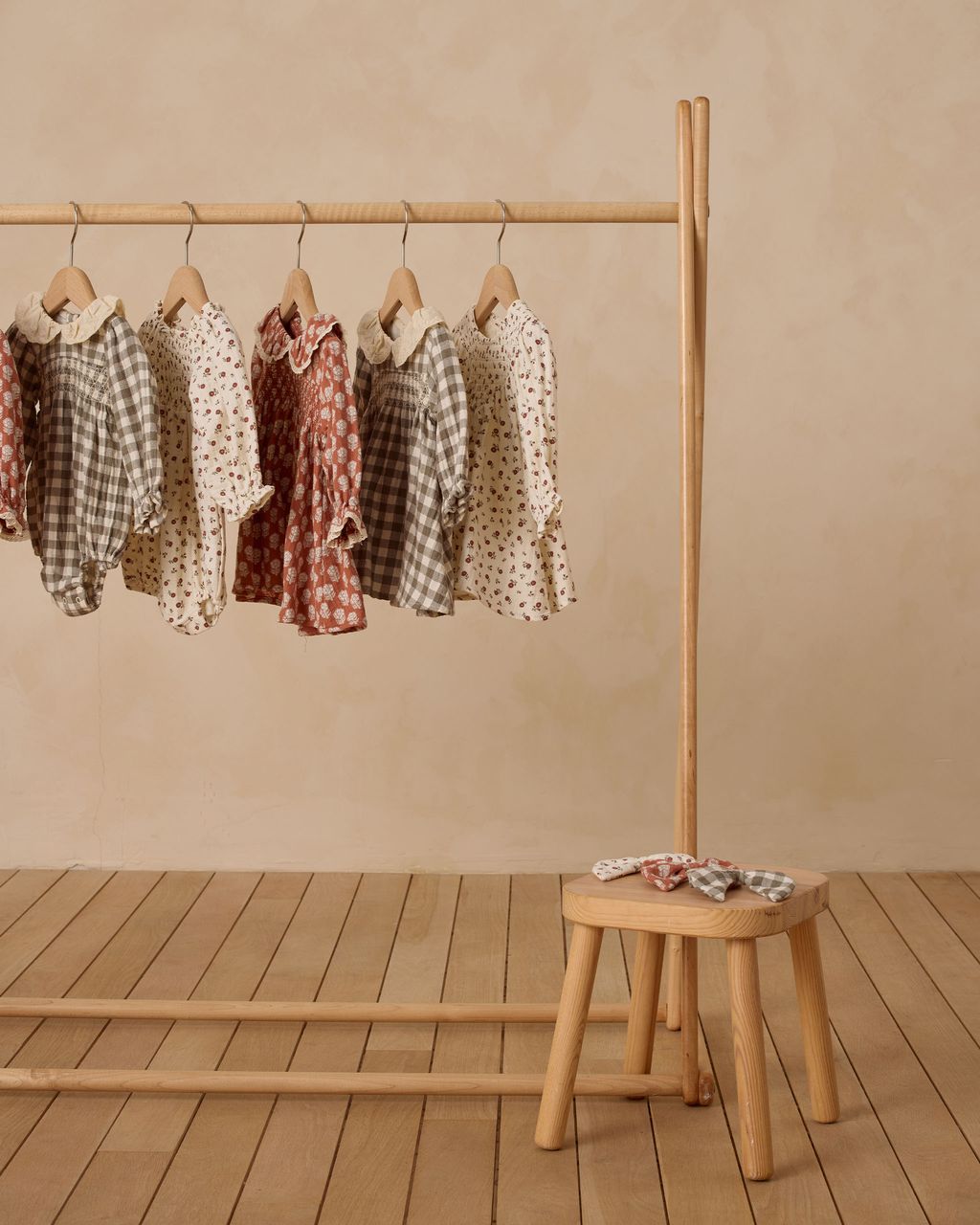 V SMOCKED DRESS || WINTER DITSY