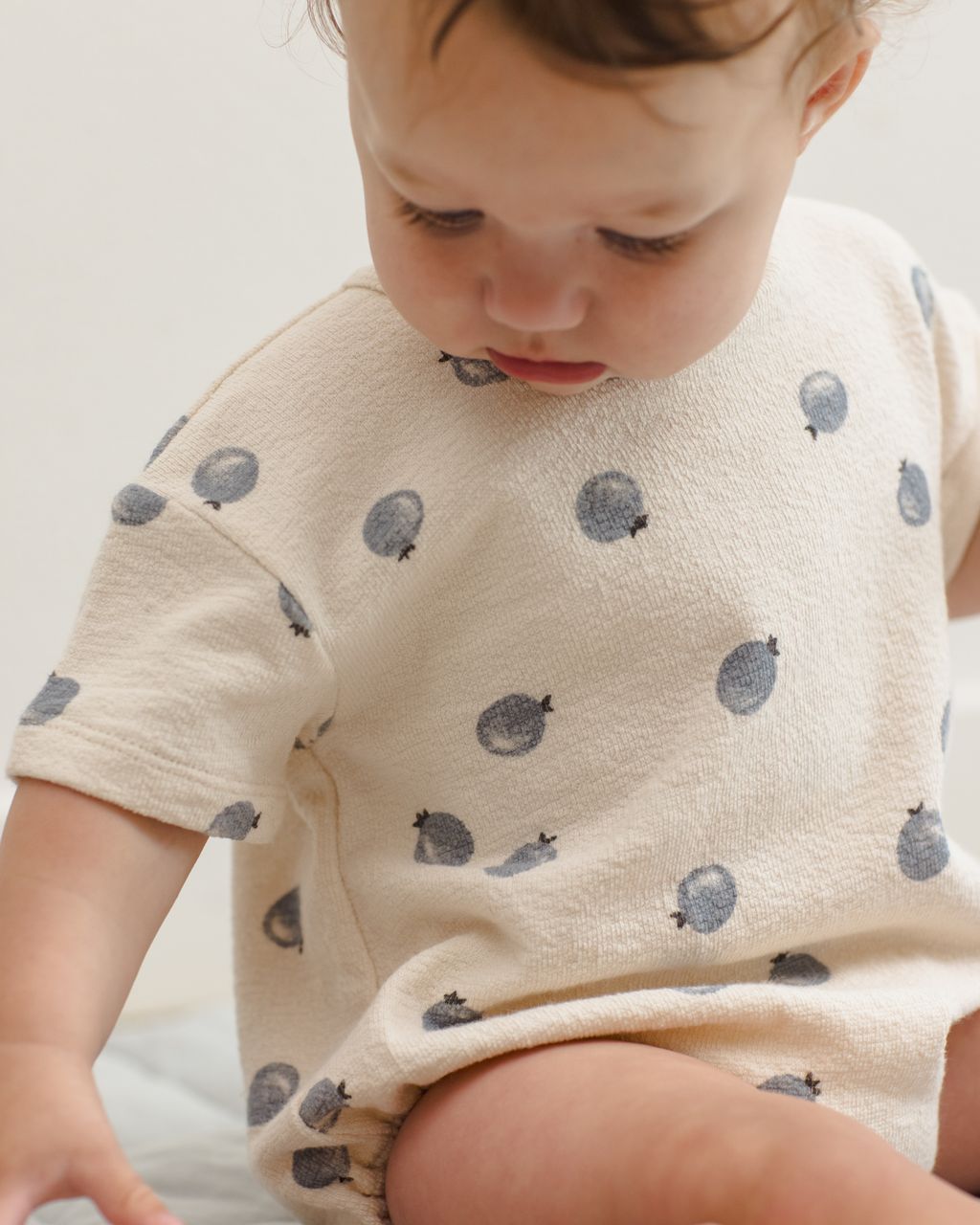 RELAXED SHORT SLEEVE BUBBLE ROMPER || BLUEBERRIES