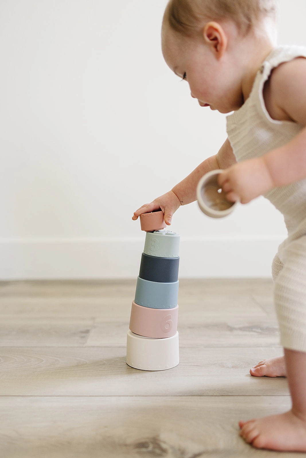 STACKING CUPS