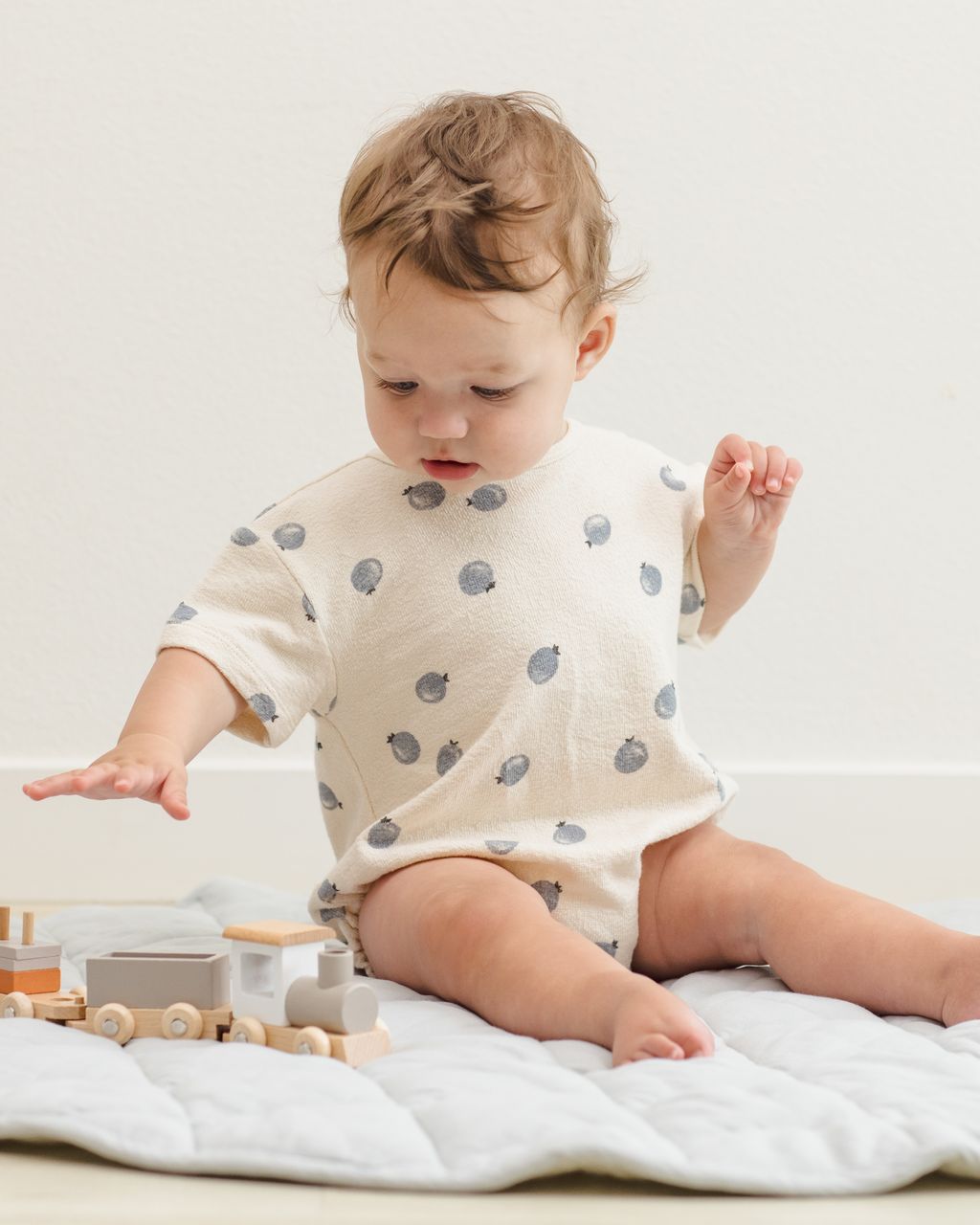 RELAXED SHORT SLEEVE BUBBLE ROMPER || BLUEBERRIES