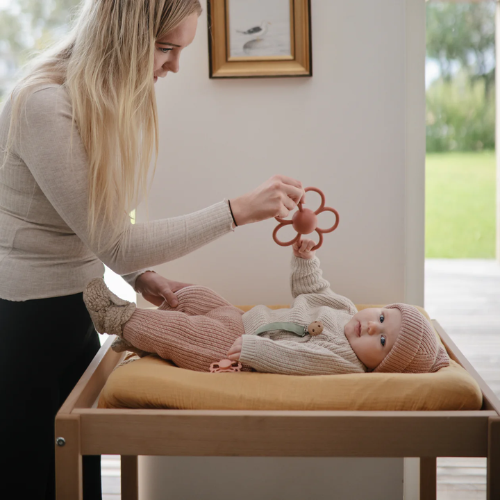 DAISY RATTLE || DUSTY ROSE