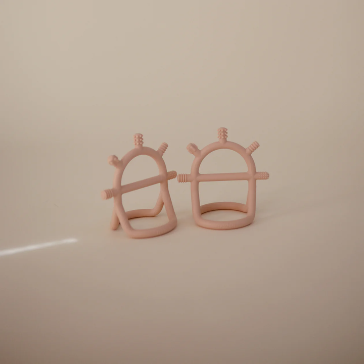NO-DROP SENSORY TEETHER || BLUSH