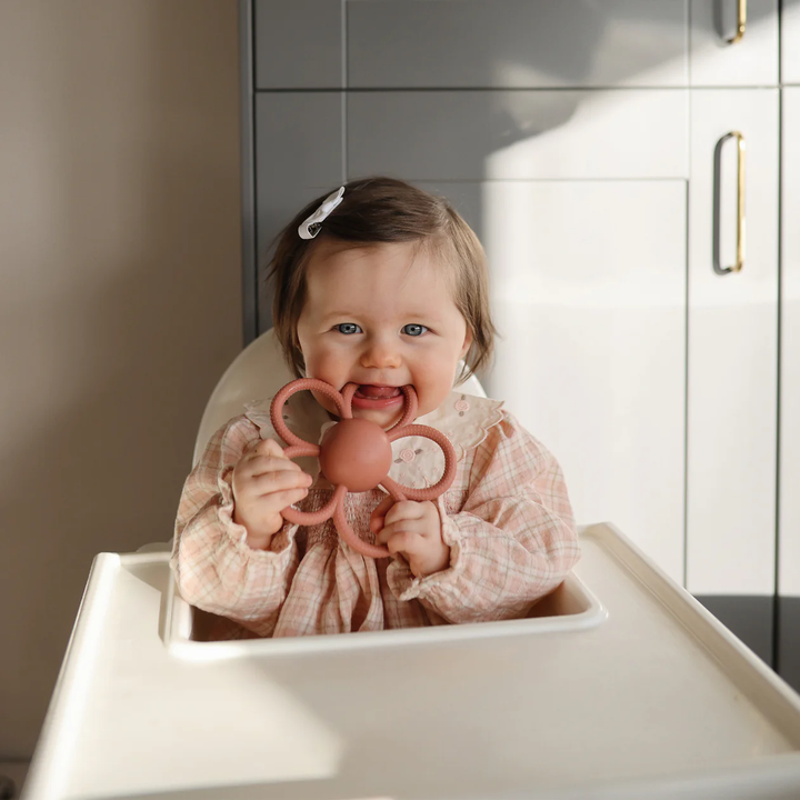 DAISY RATTLE || DUSTY ROSE