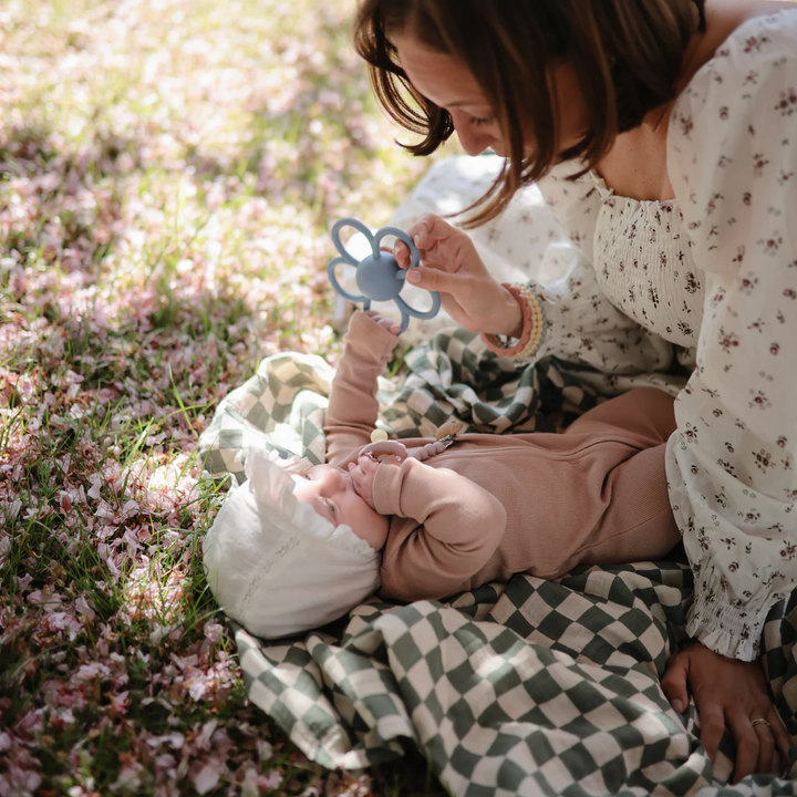 DAISY RATTLE || FADED DENIM